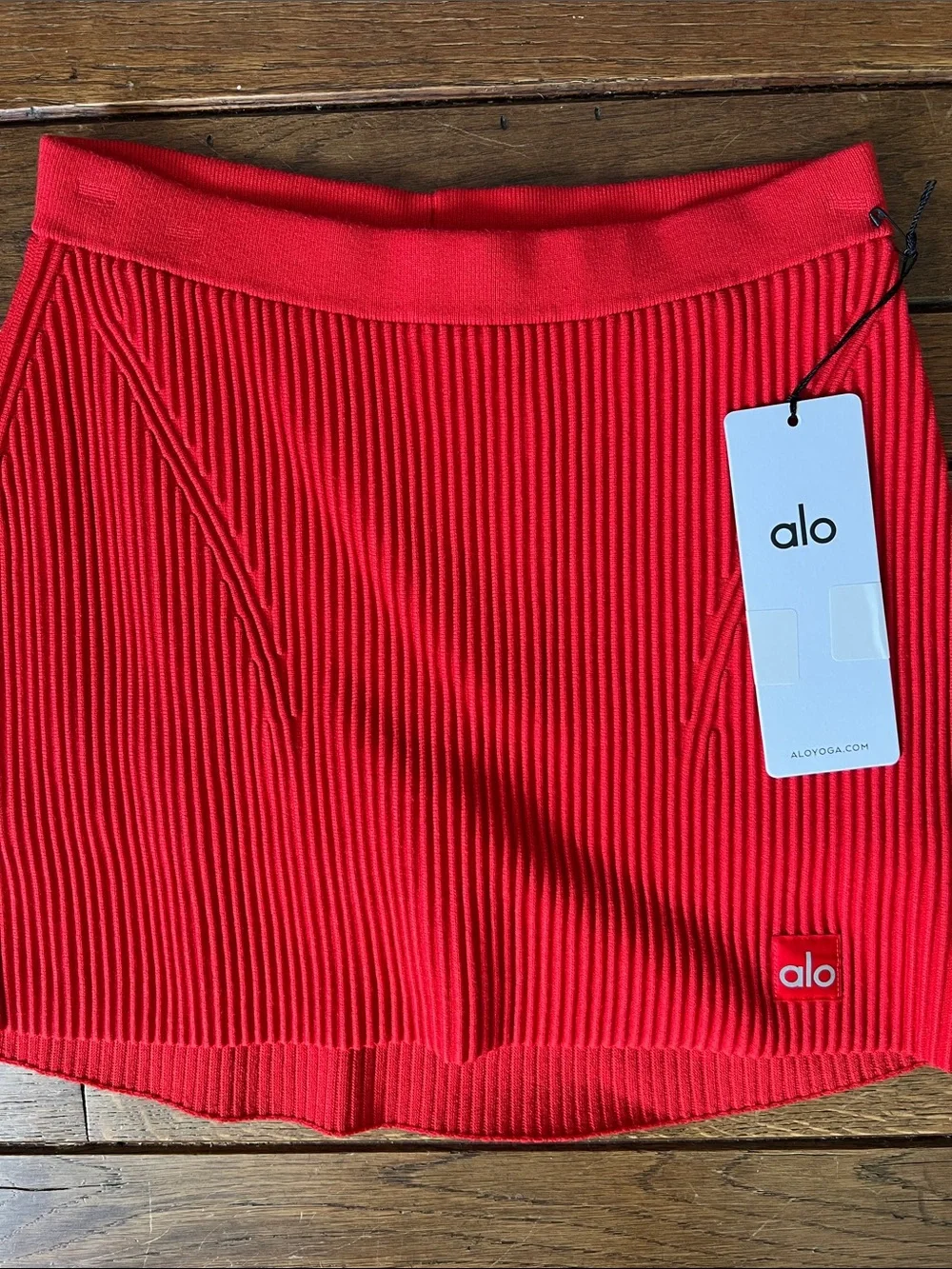 ALO Yoga Bright Red Denim Knit High Waist Ribbed Skirt Skort Size Small NWT